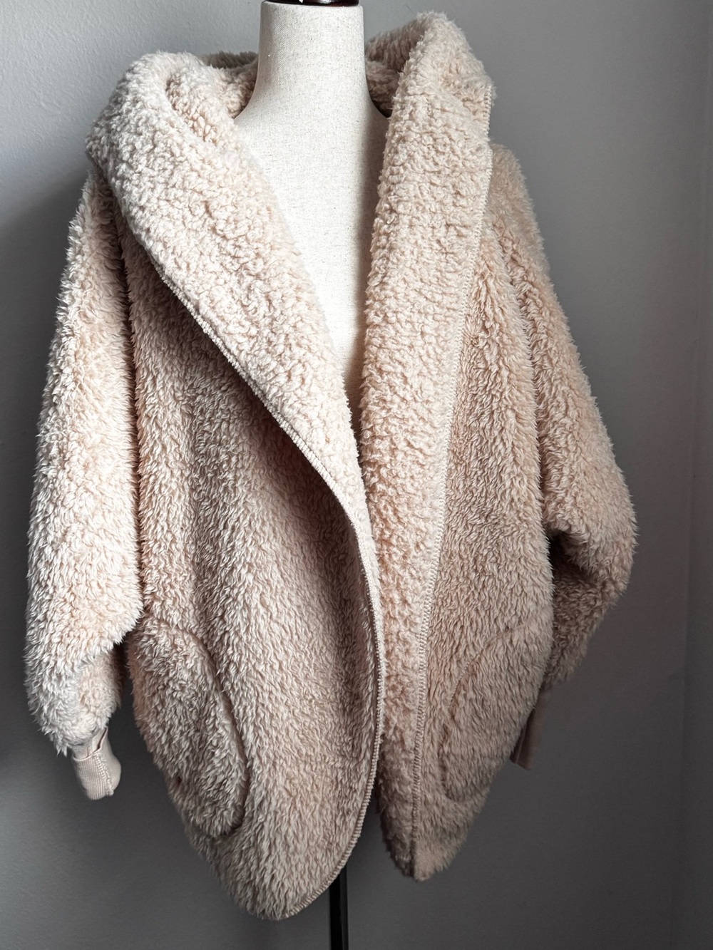 Nordic Beach Fluffy Frappe Body Wrap Sherpa Hooded Cardigan One Size NWT